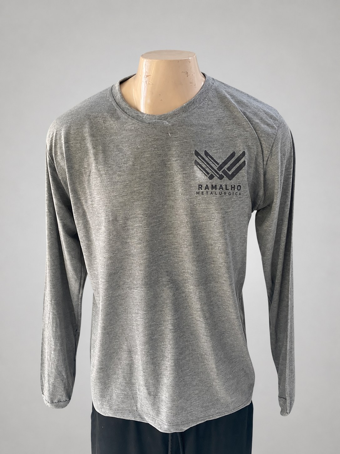 Camiseta de poliéster cinza de manga longa