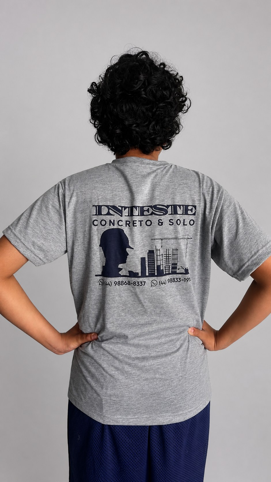 Camiseta de poliéster cinza personalizada