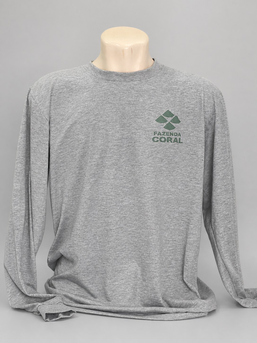 Camiseta cinza de manga longa com logo frontal