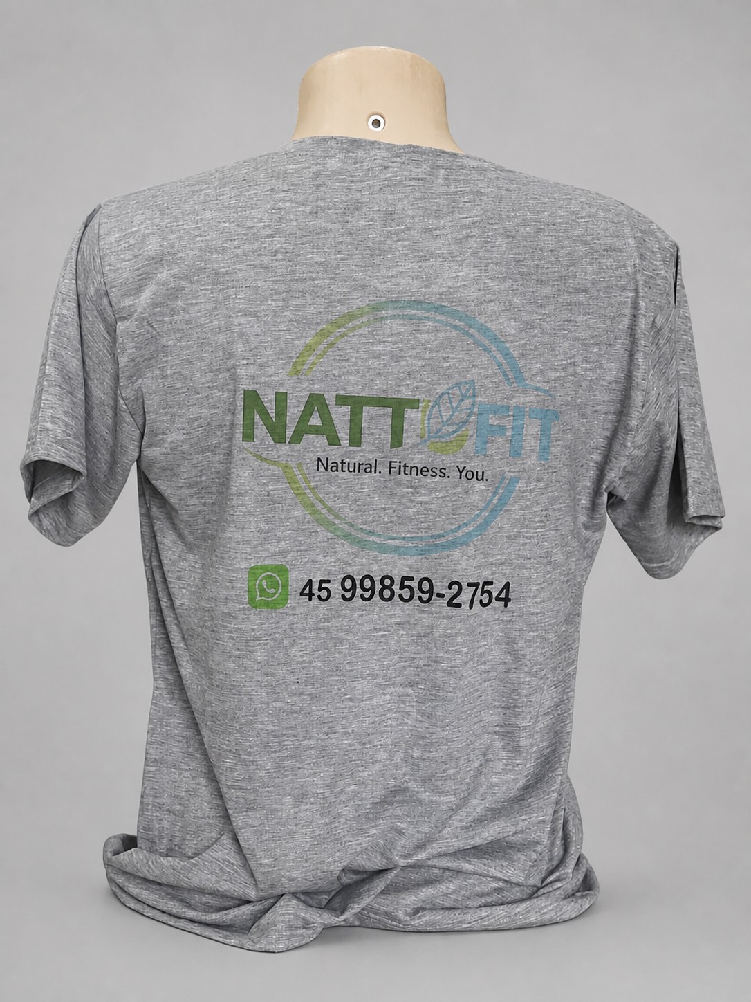 Camiseta cinza com estampa em sublimação nas costas