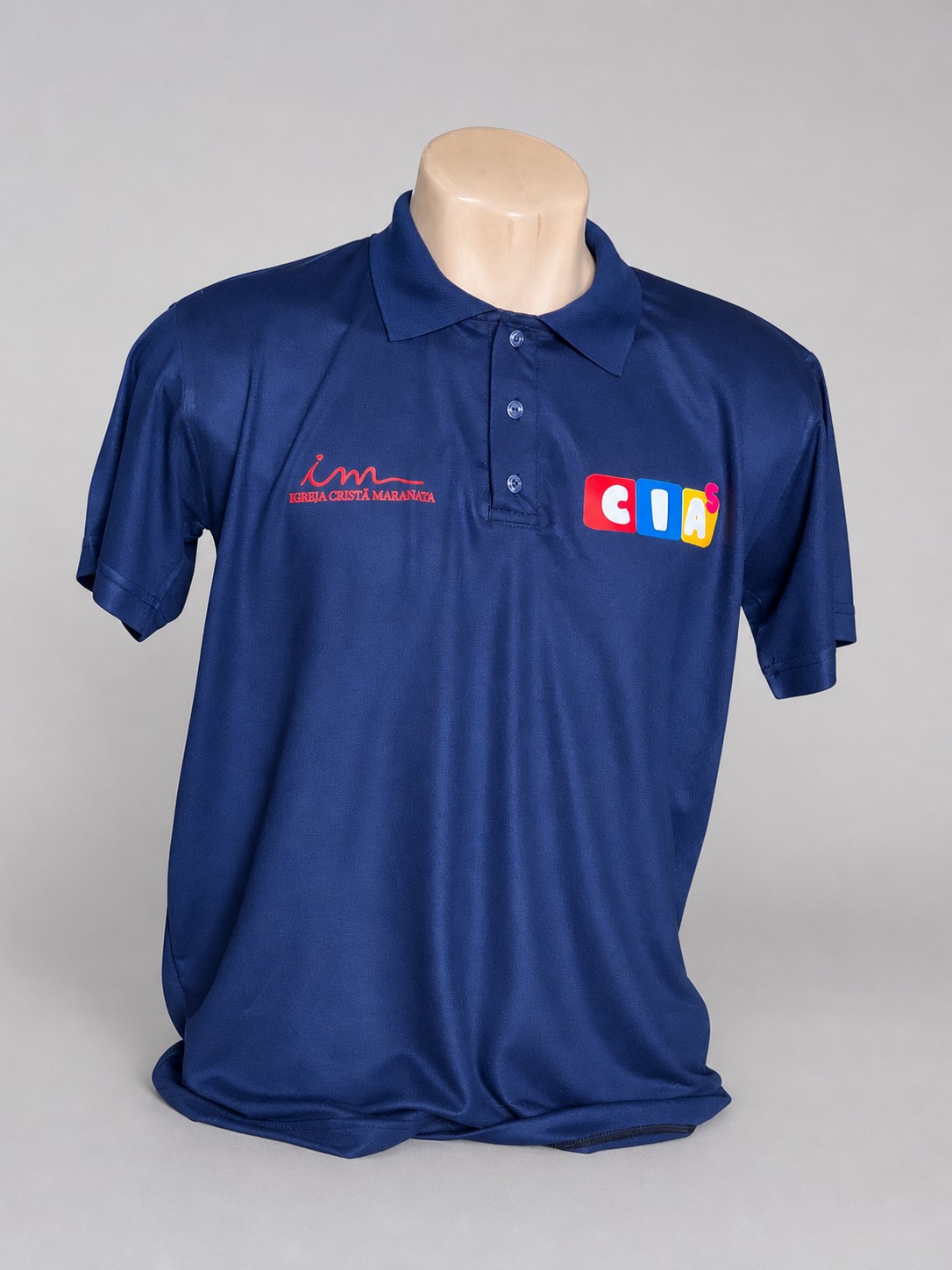 Gola polo azul-marinho com aplicações frontais